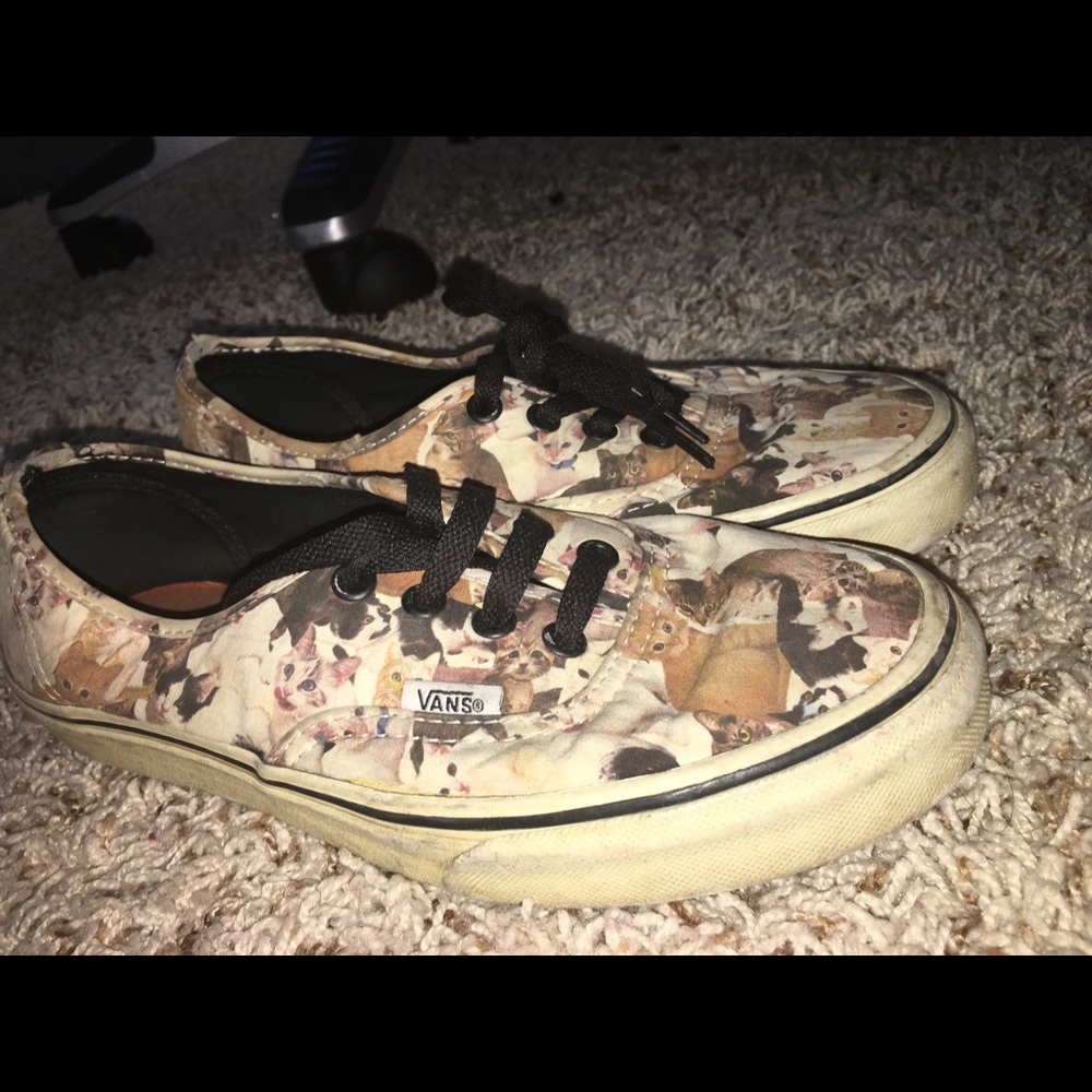 Vans with cats on them 🐱🐱